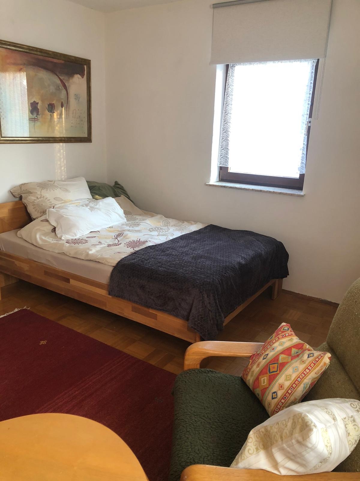 Bett im Gartenzimmer